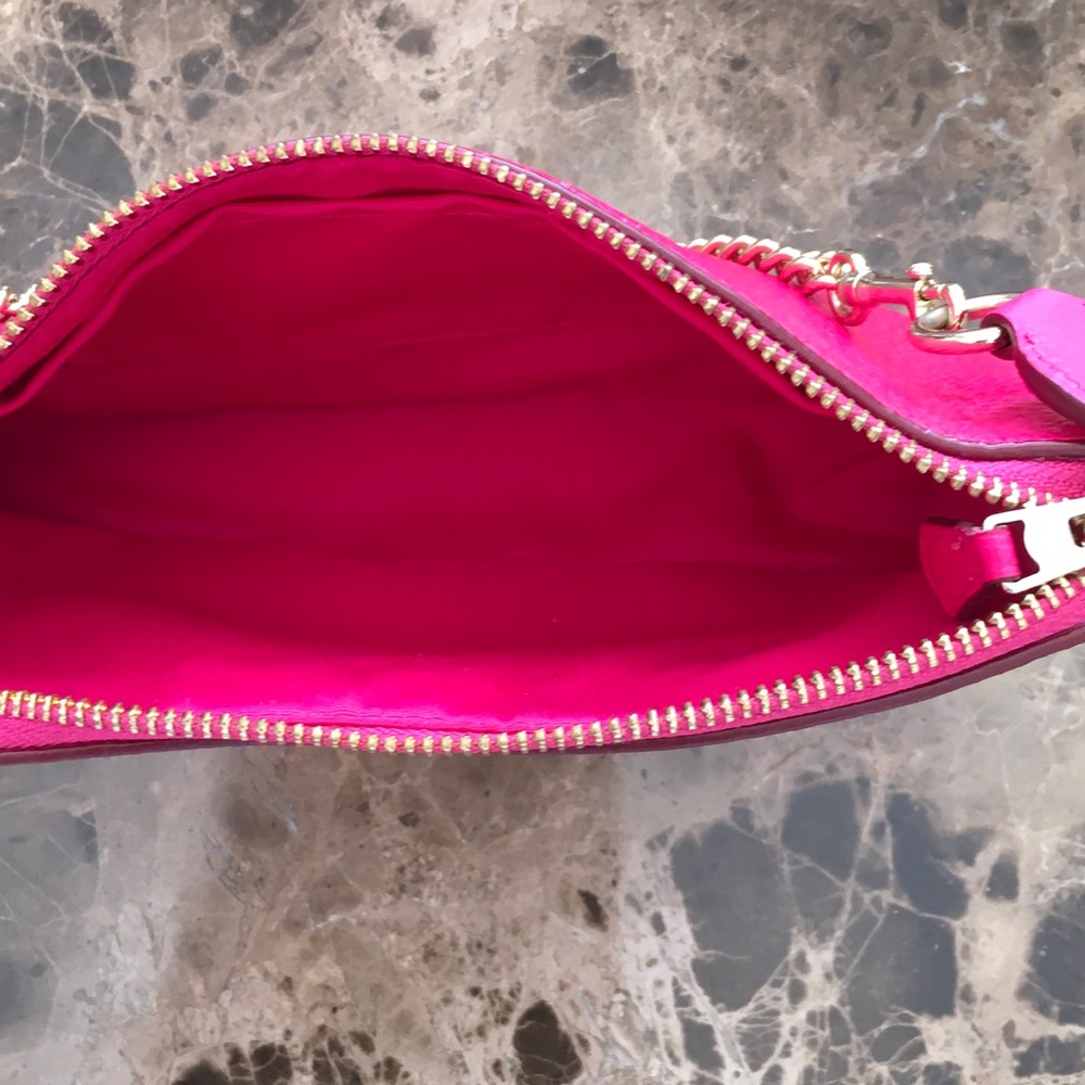 Coach HotPink Leather Shoulder/Wristlet Clutch with Gold Chain - Picture 8 of 9